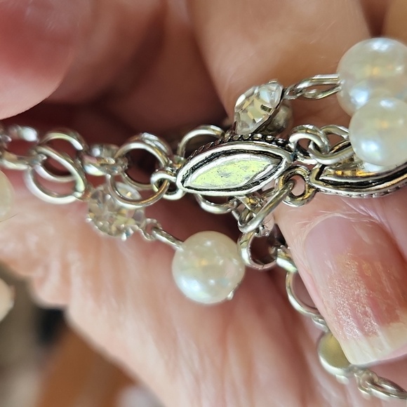 NWT Paparazzi Silver Faux Pearl Rhinestone Necklace Earring Statement Set - Picture 5 of 7